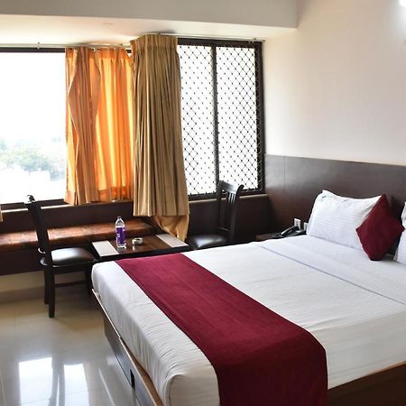 Hotel Pc Residency Mysore Buitenkant foto