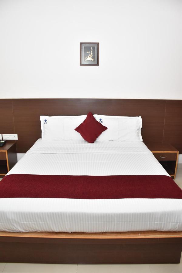 Hotel Pc Residency Mysore Buitenkant foto