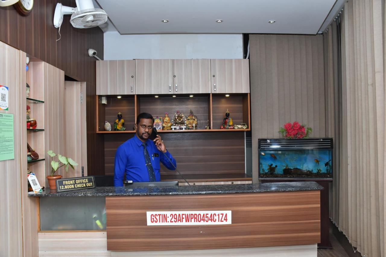 Hotel Pc Residency Mysore Buitenkant foto