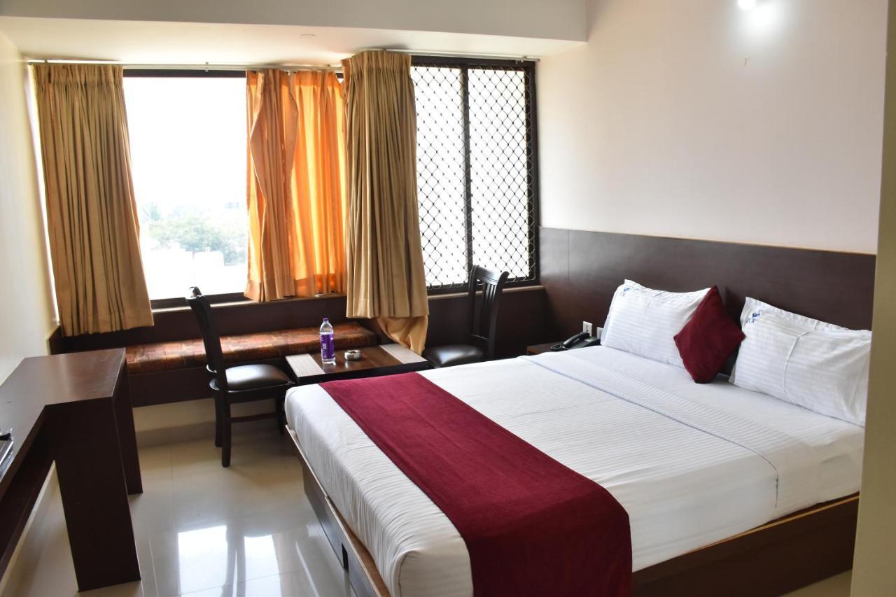 Hotel Pc Residency Mysore Buitenkant foto