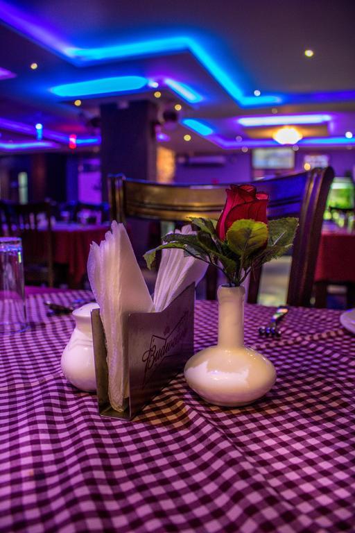 Hotel Pc Residency Mysore Buitenkant foto