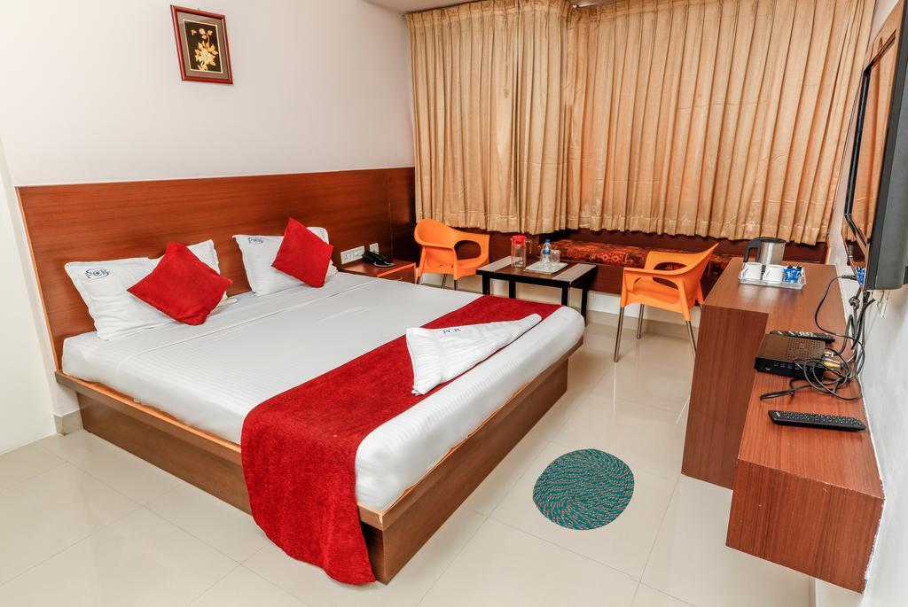 Hotel Pc Residency Mysore Buitenkant foto